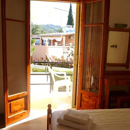 Giannis Apartment Agios Georgios Pagon Exterior photo